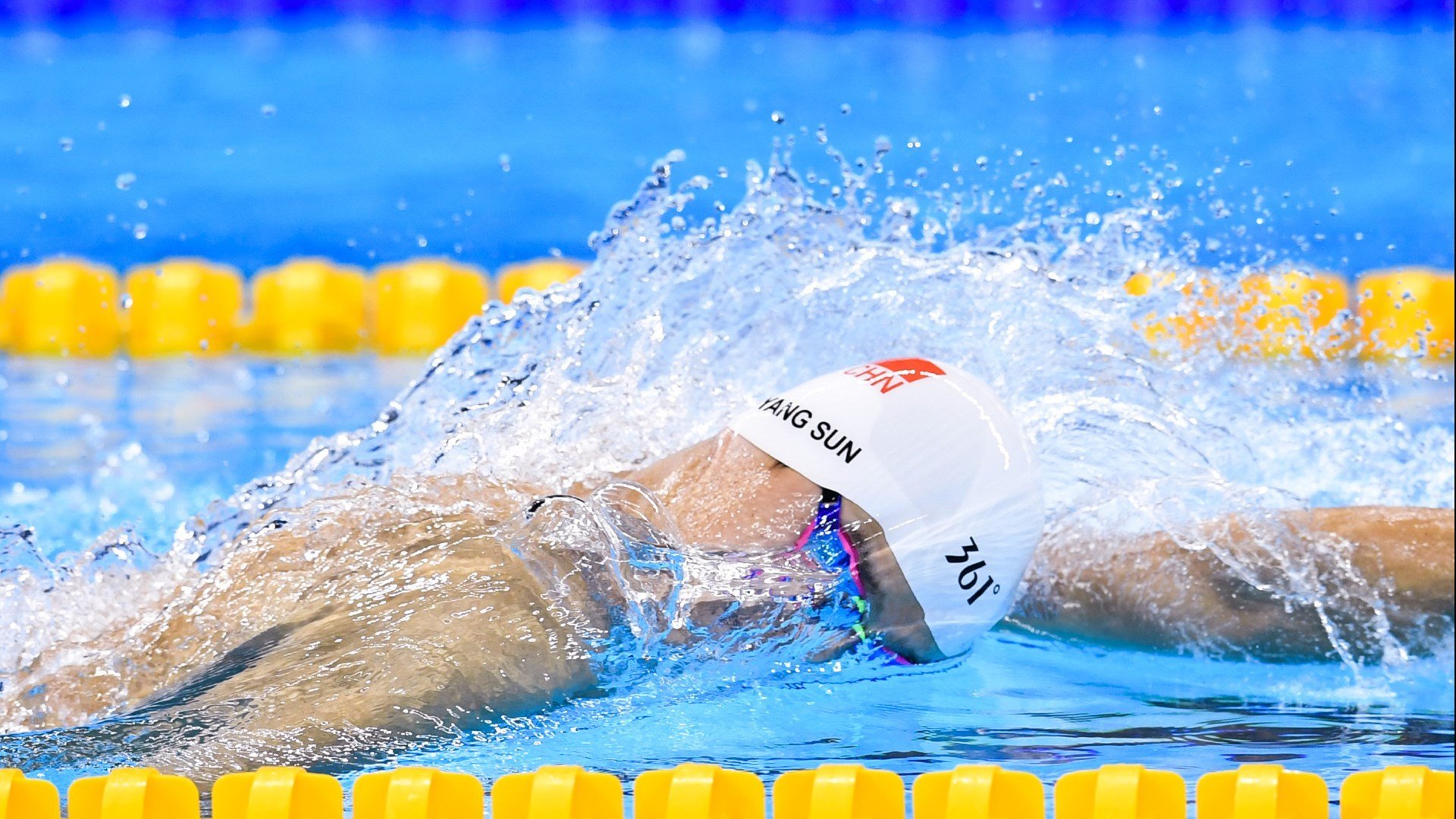 女篮姑娘用奋斗书写奇迹,女篮稿子